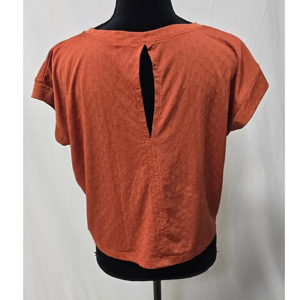 alo women M short sleeve textured boxy shirt orange athletic yoga sport